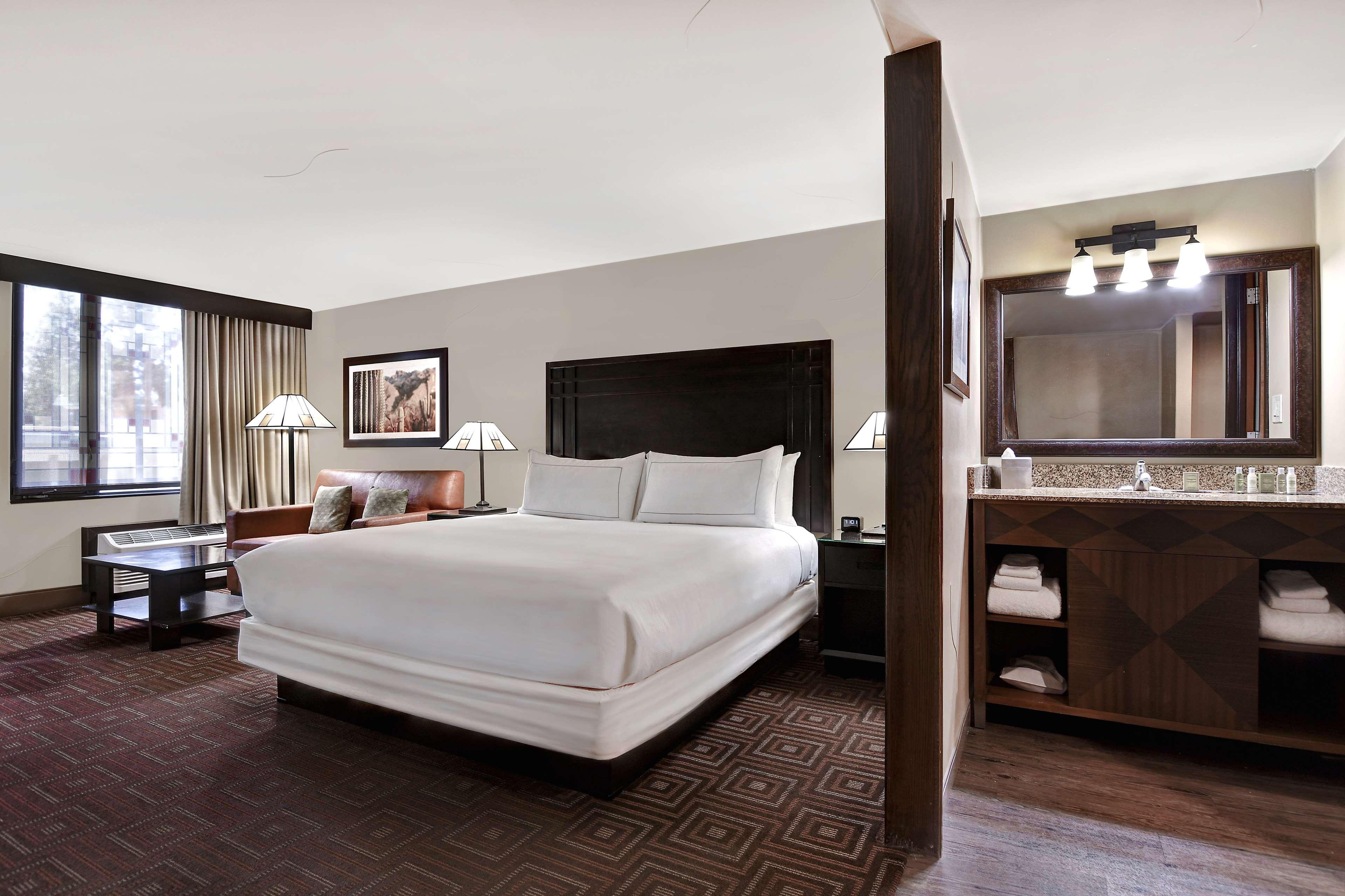 Doubletree By Hilton Phoenix- Tempe Extérieur photo