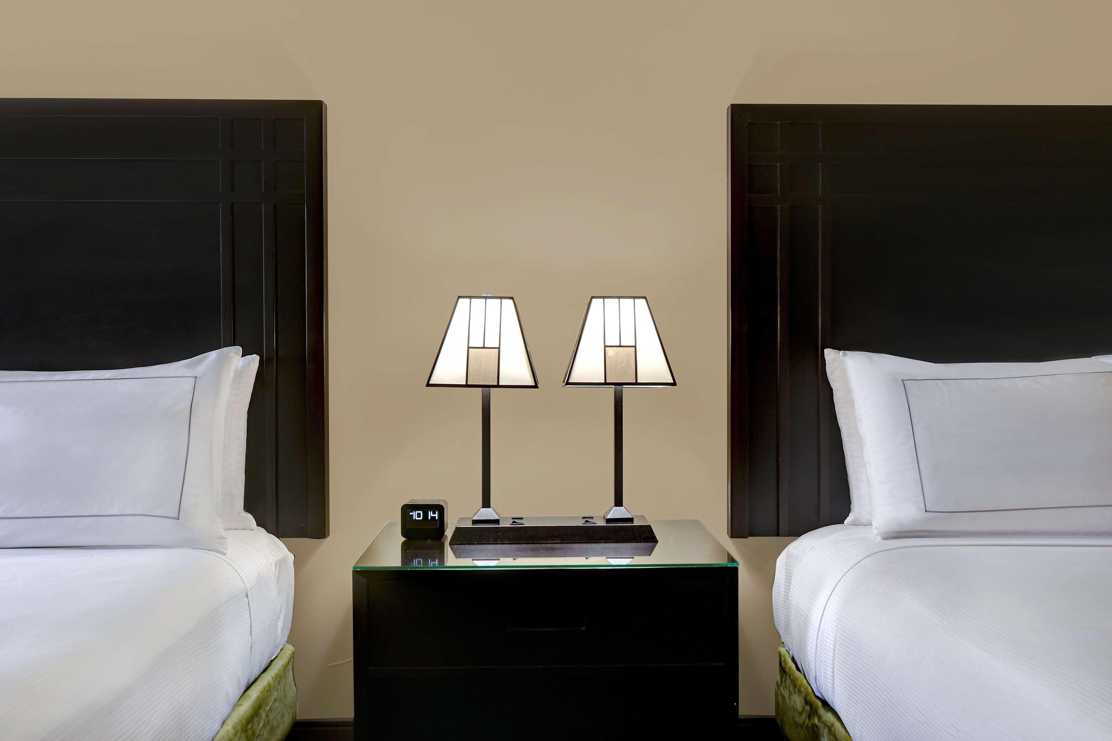 Doubletree By Hilton Phoenix- Tempe Extérieur photo
